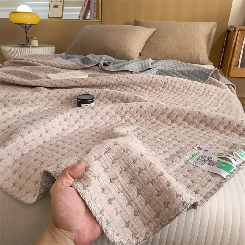 Matelassé Seersucker Reversible Cotton Blanket