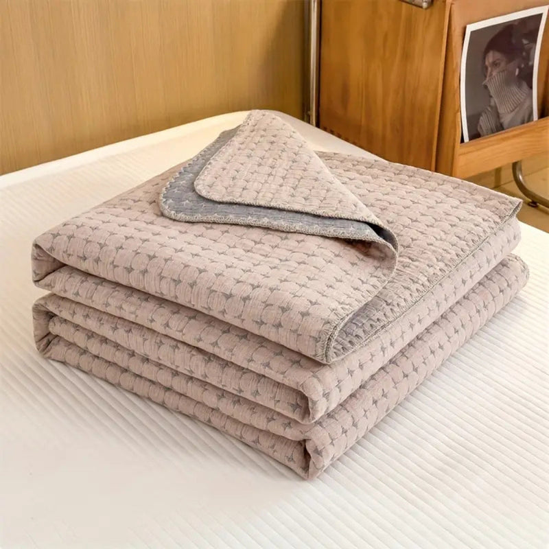 Matelassé Seersucker Reversible Cotton Blanket